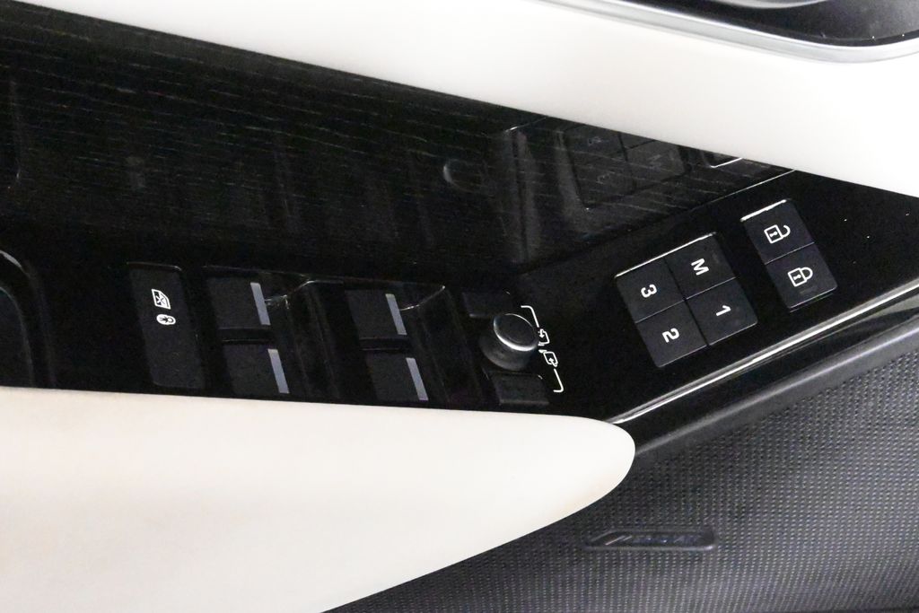 2023 Land Rover Range Rover Velar R-Dynamic S photo 29