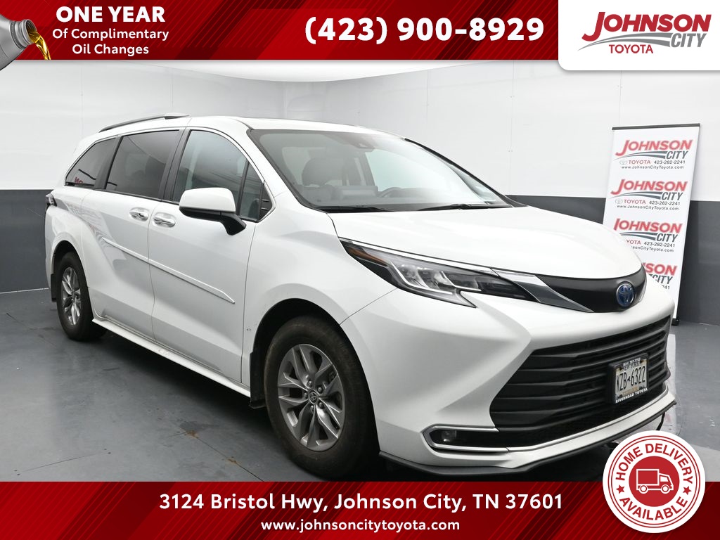 2022 Toyota Sienna XLE's photo