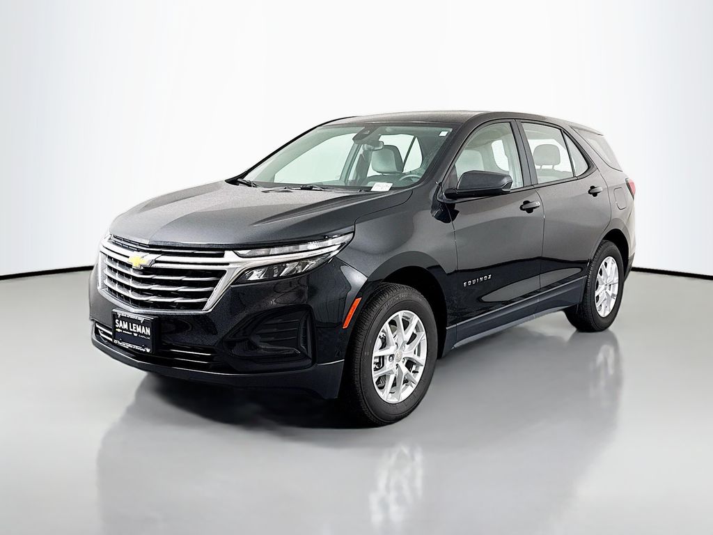 2024 Chevrolet Equinox LS photo 3