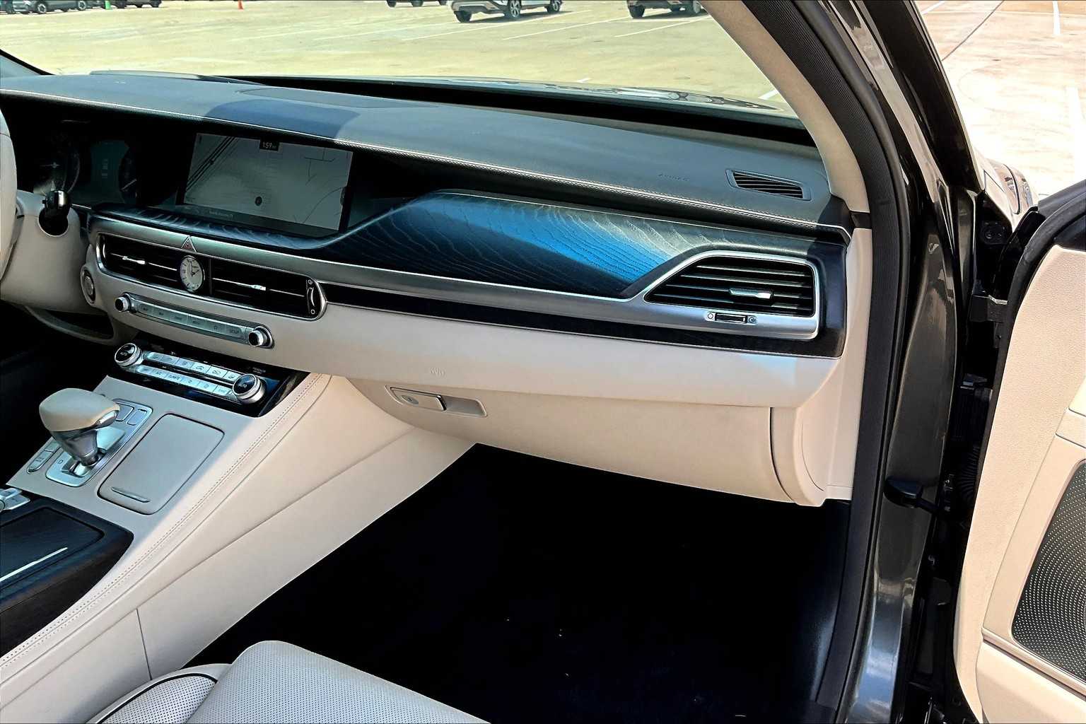 2022 Genesis G90 3.3T Premium photo 17