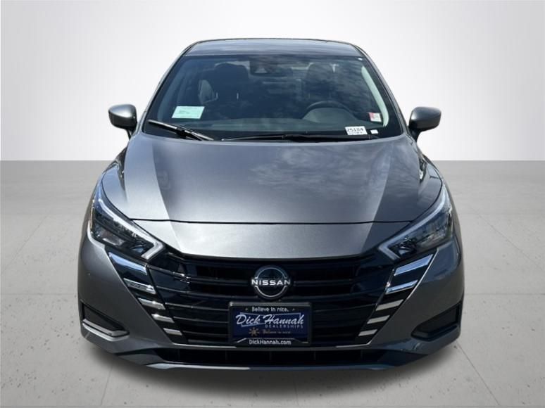 2025 Nissan Versa 1.6 SV photo 3