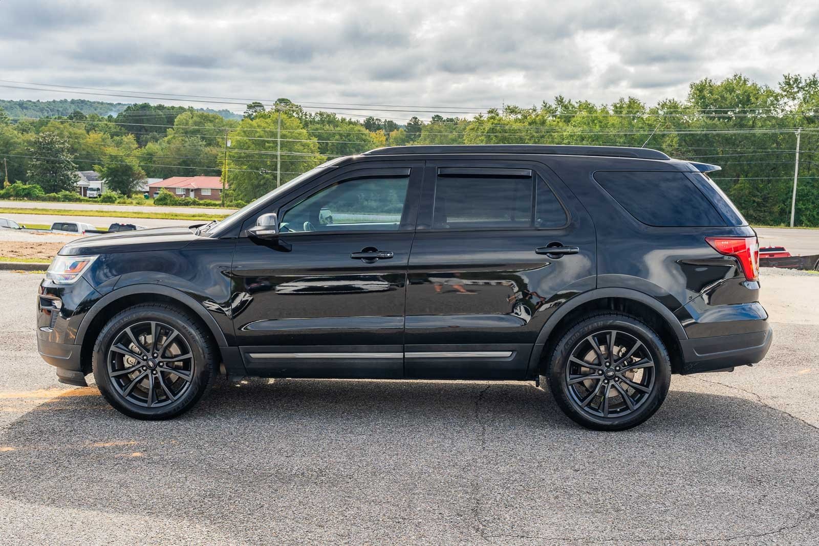 2019 Ford Explorer XLT photo 2