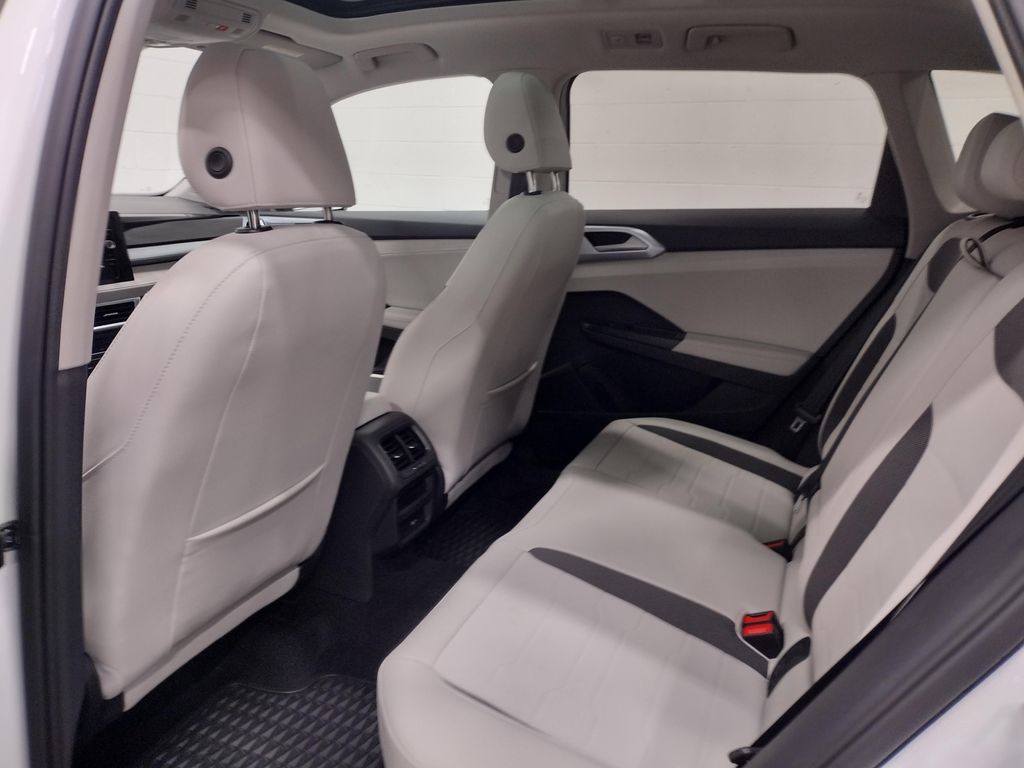 2025 Volkswagen Taos SE photo 18