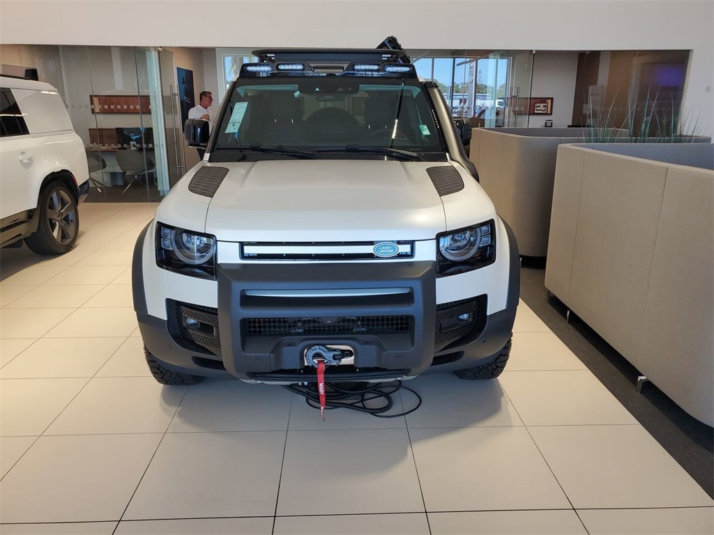 2024 Land Rover Defender 110 S photo 5