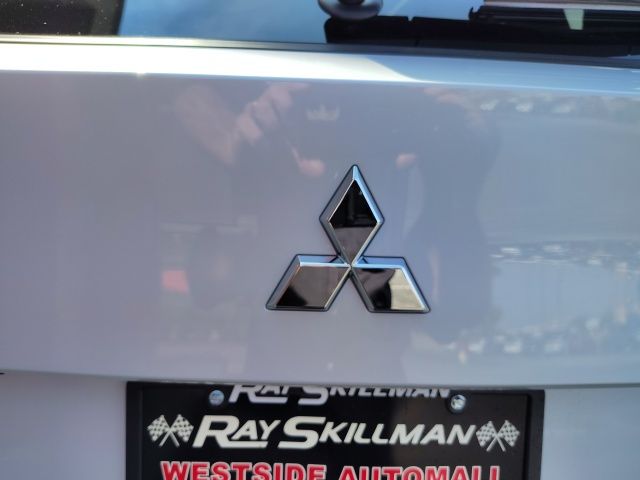 2025 Mitsubishi Outlander SE photo 32