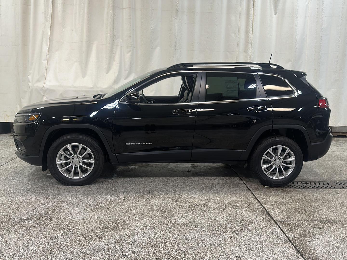 Used 2022 Jeep Cherokee Latitude Lux with VIN 1C4PJMMX8ND525074 for sale in Waconia, Minnesota