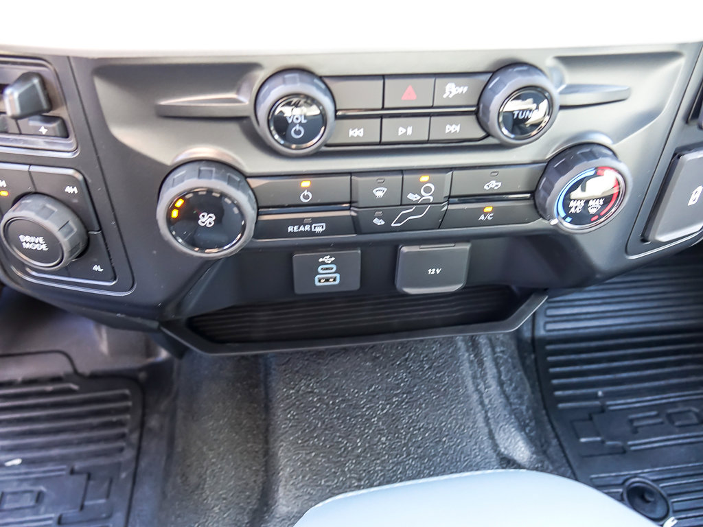 2025 FORD F-350 - Image 25