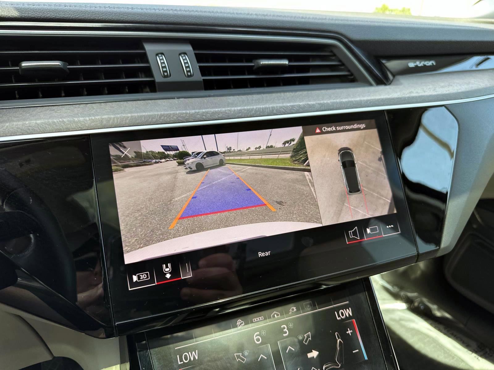 2021 Audi e-tron Premium photo 25