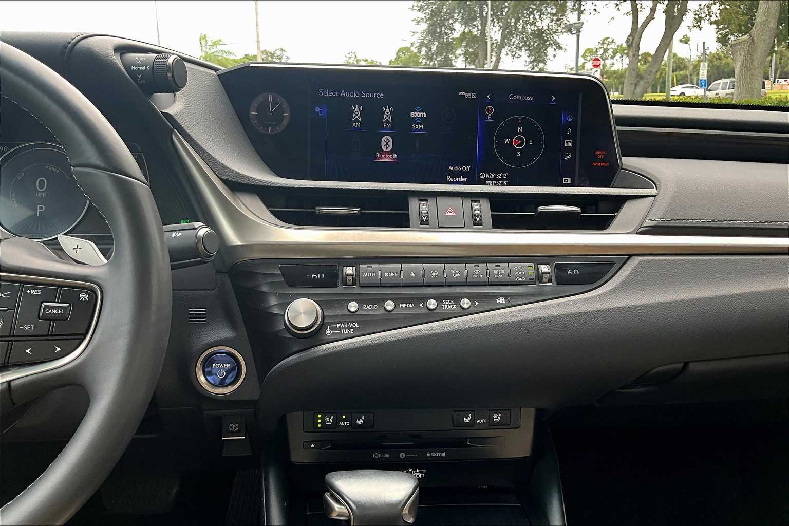 2021 Lexus ES 300h photo 6