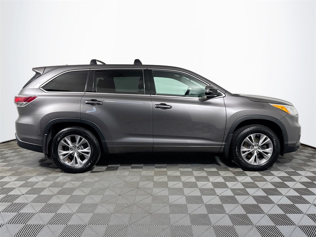 2014 Toyota Highlander LE Plus photo 5