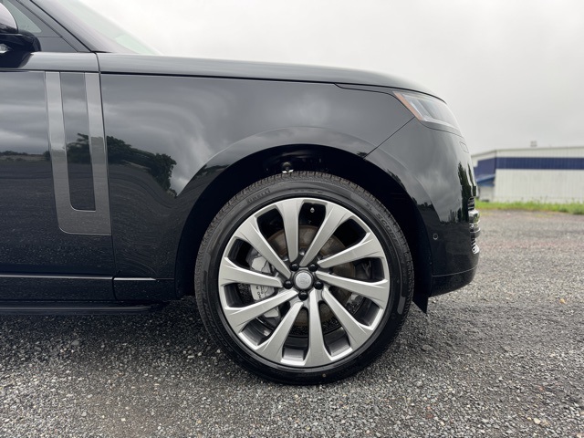 2025 Land Rover Range Rover SE photo 5