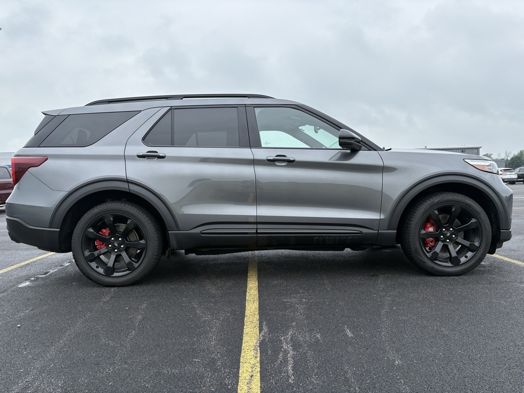 2023 Ford Explorer ST photo 4