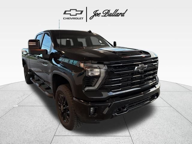 2025 Chevrolet Silverado 2500HD LT photo 3