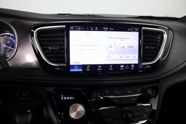2025 Chrysler Pacifica Hybrid photo 12