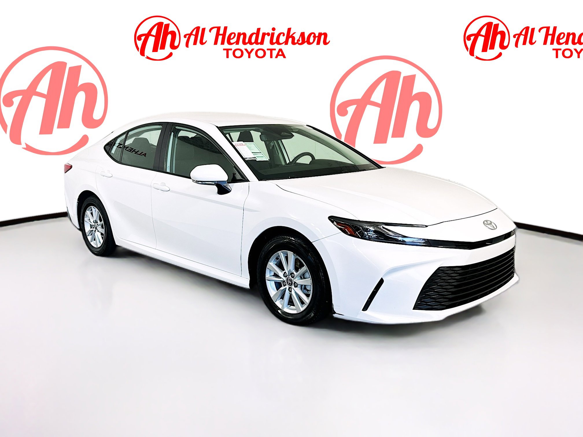 2025 Toyota Camry LE's photo