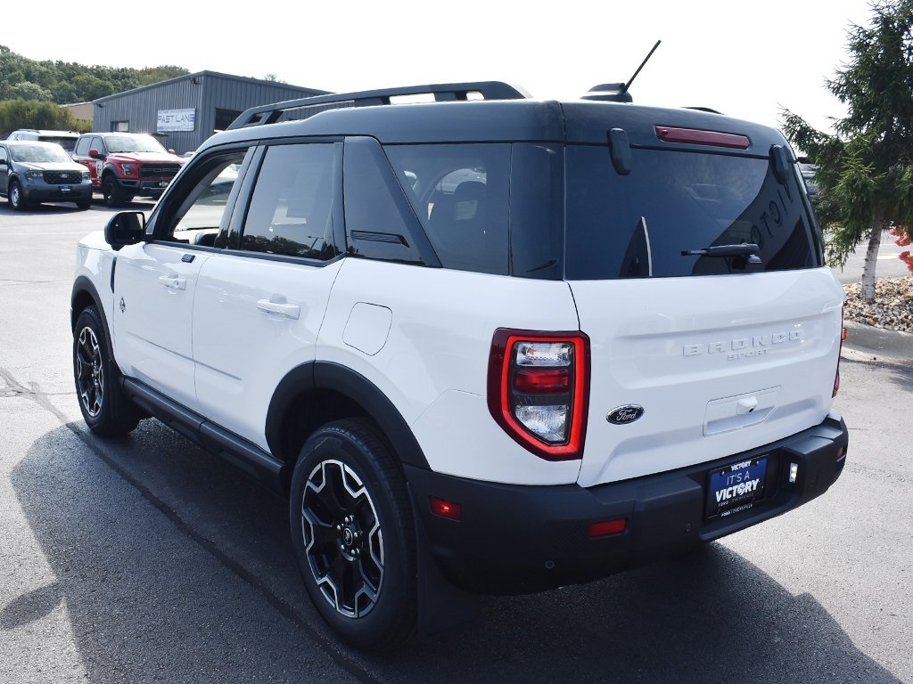 2025 Ford Bronco Sport Outer Banks photo 3