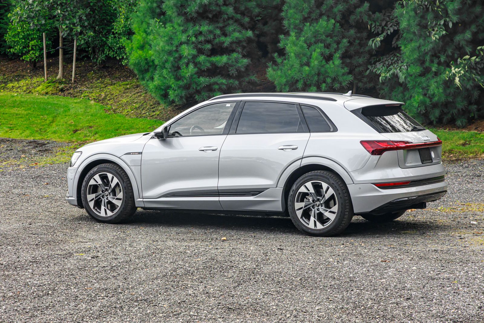 2022 Audi e-tron Premium photo 4