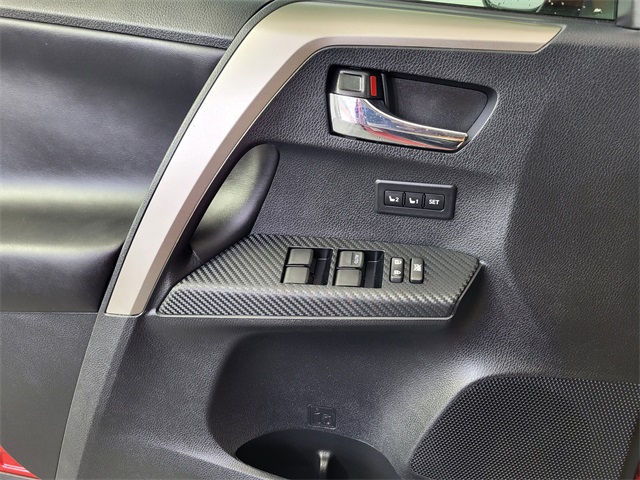 2014 Toyota RAV4 Limited photo 7