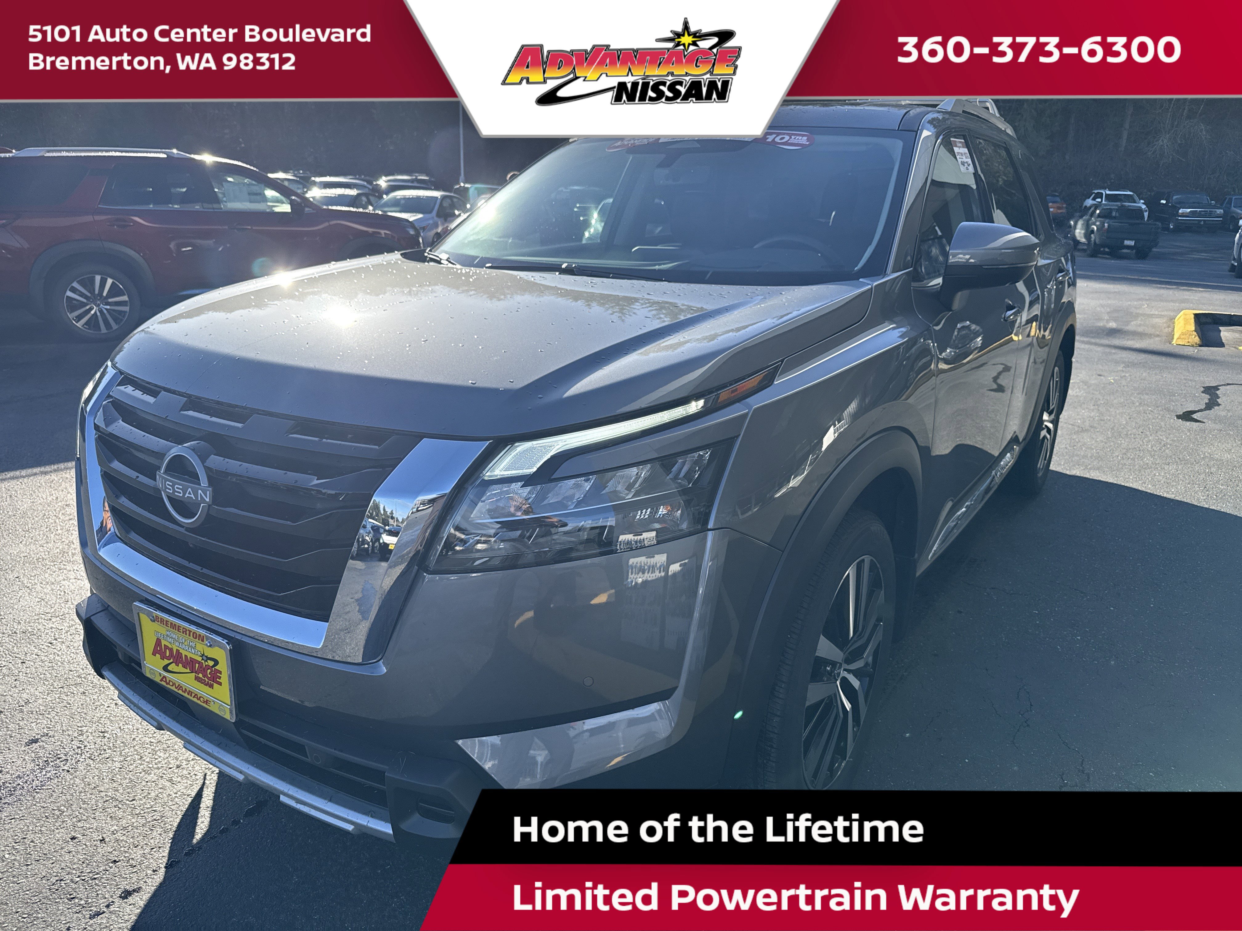 2025 Nissan Pathfinder Platinum's photo