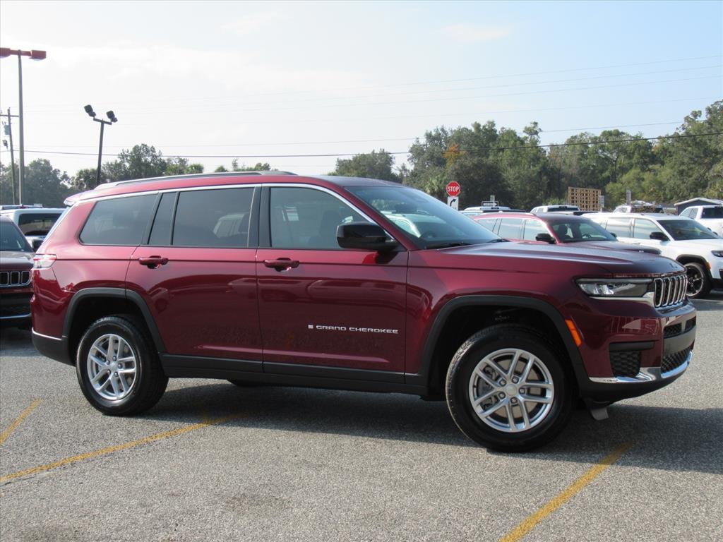 2025 Jeep Grand Cherokee Laredo X photo 2