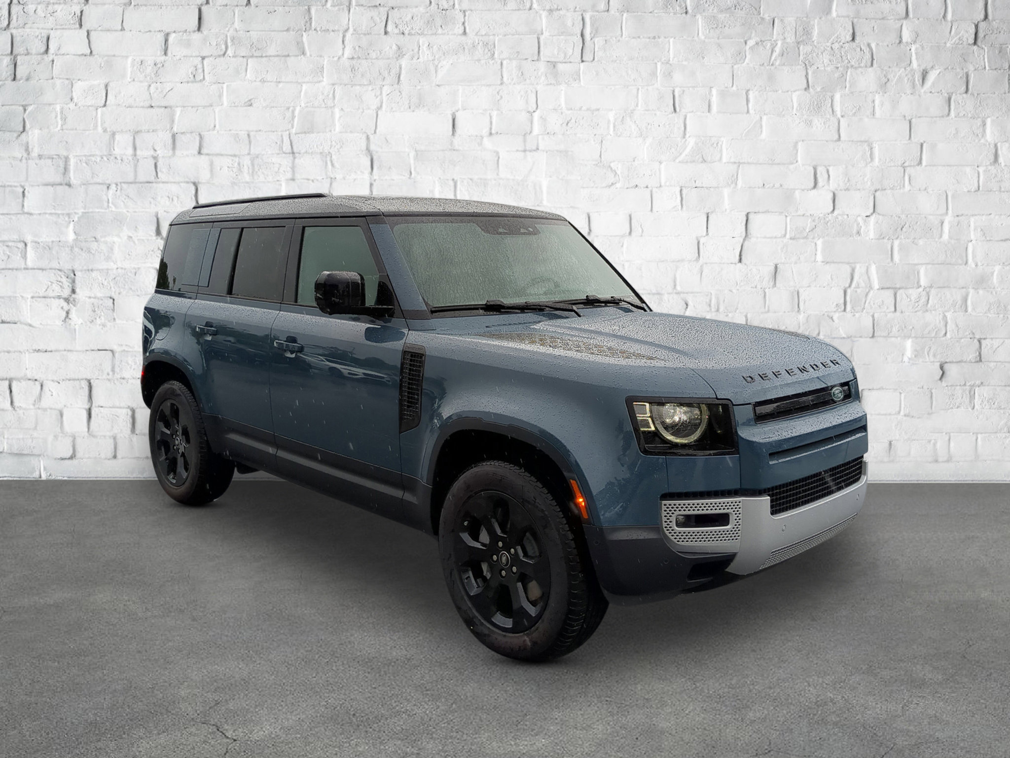 2025 Land Rover Defender 110 S photo 8