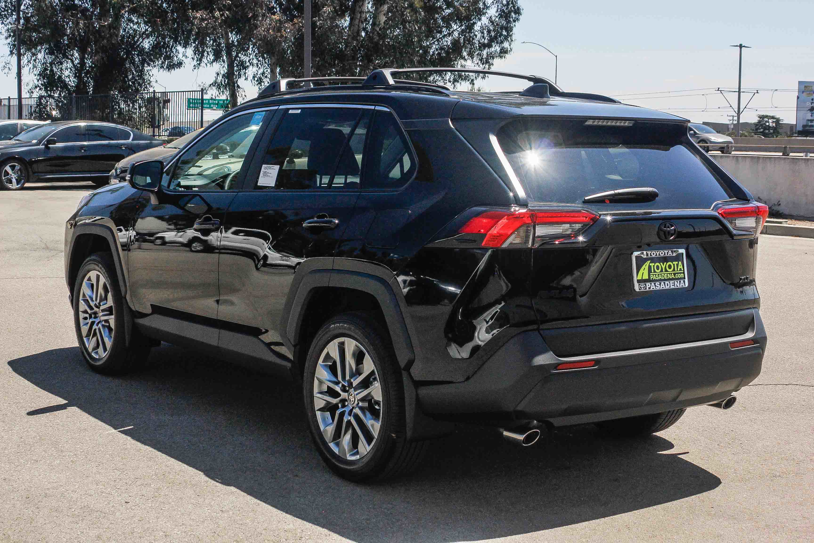 2025 Toyota RAV4 XLE Premium photo 8
