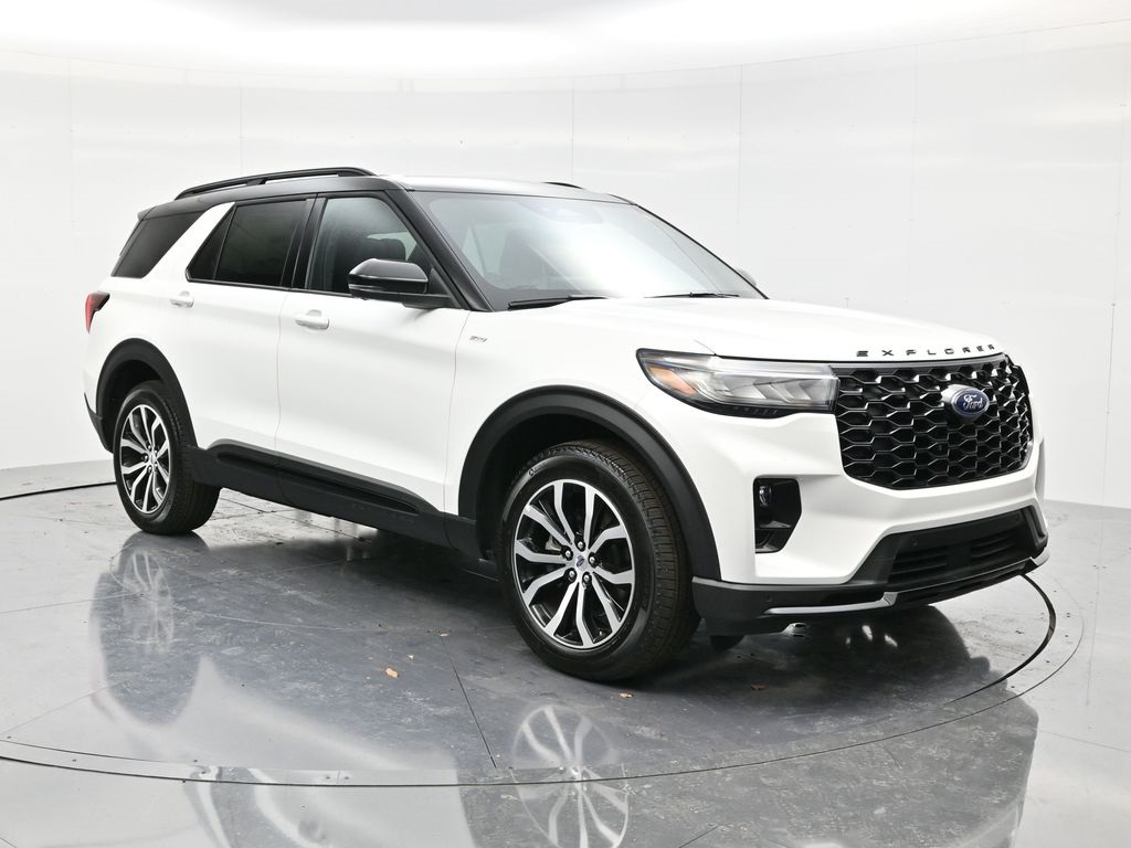 2025 Ford Explorer ST-LINE's photo