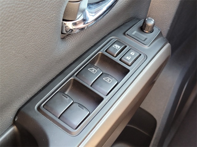 2024 Nissan Titan SV photo 23