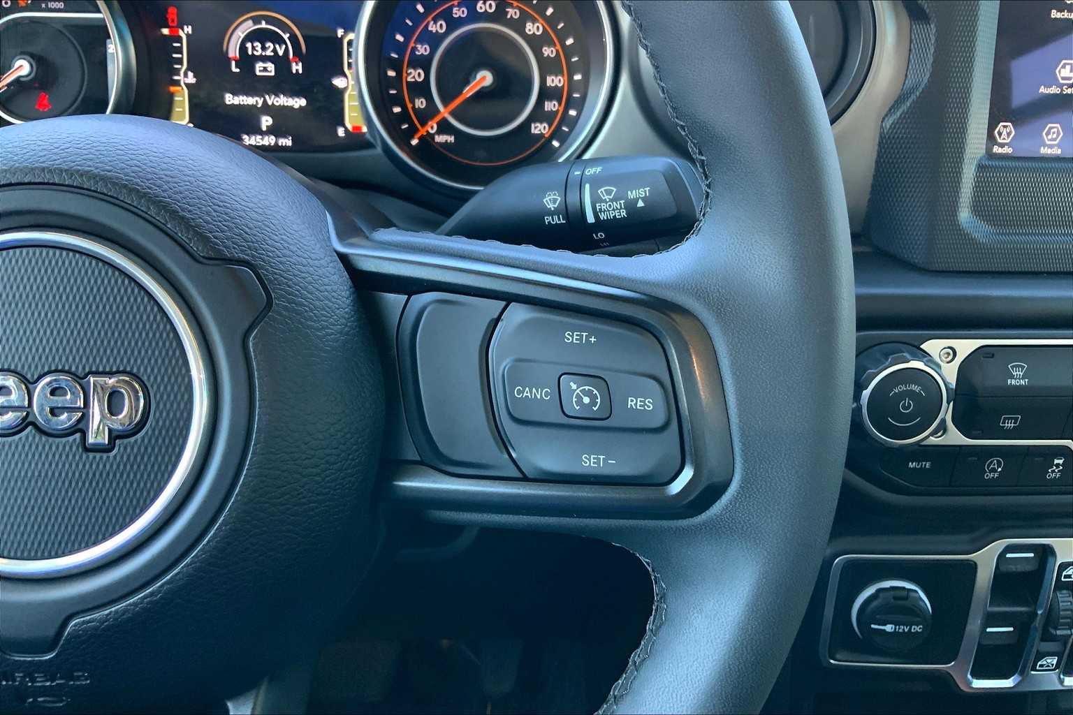 2023 Jeep Gladiator Willys photo 24