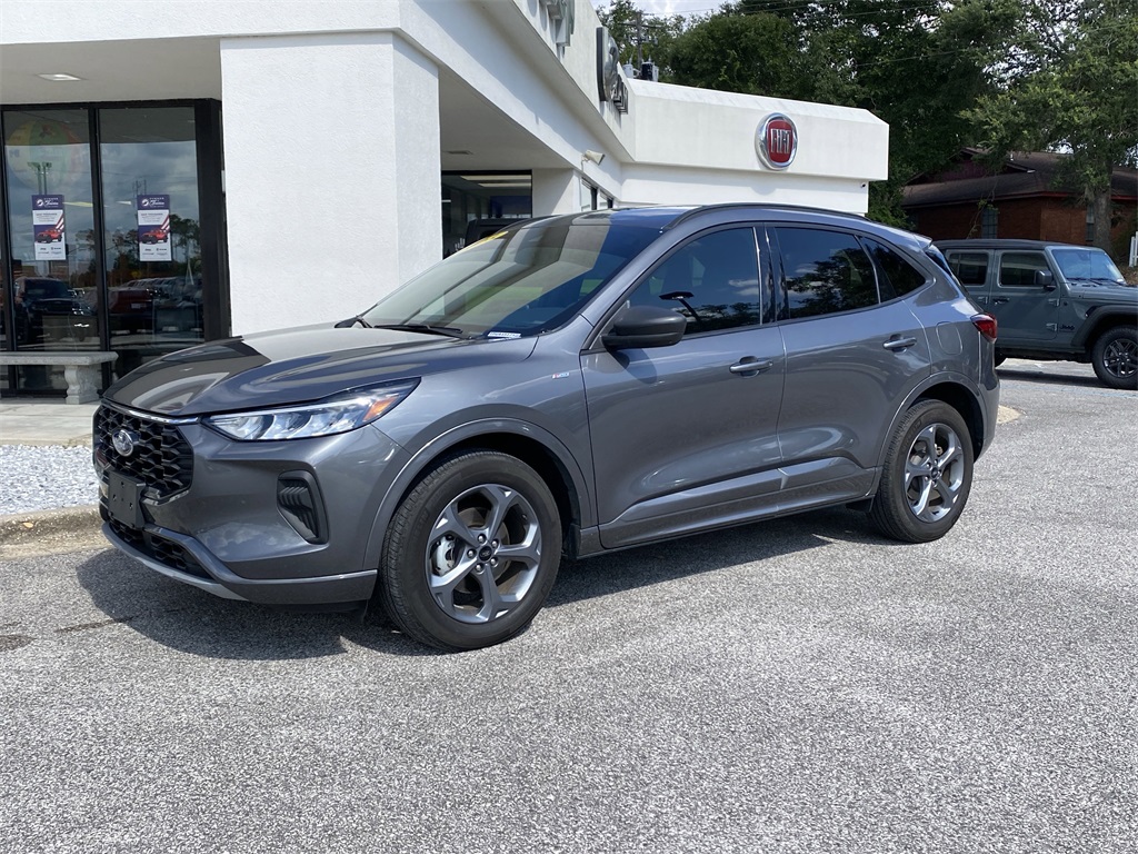 2023 Ford Escape ST-Line photo 4