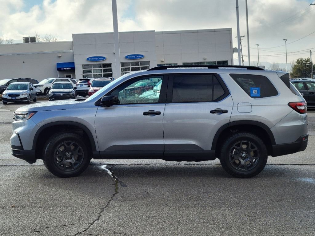 2025 Honda Pilot TrailSport photo 3