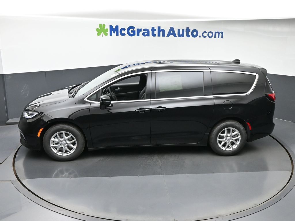 2026 Chrysler Pacifica photo 25