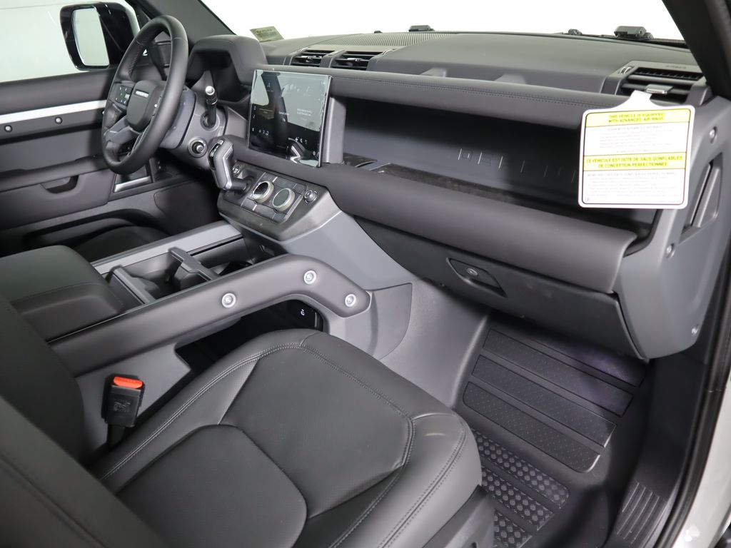 2025 Land Rover Defender 130 S photo 18