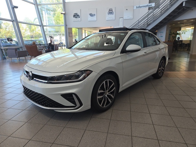 2025 Volkswagen Jetta SE photo 3