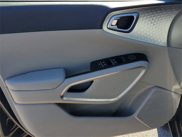 2025 Kia Soul LX photo 4
