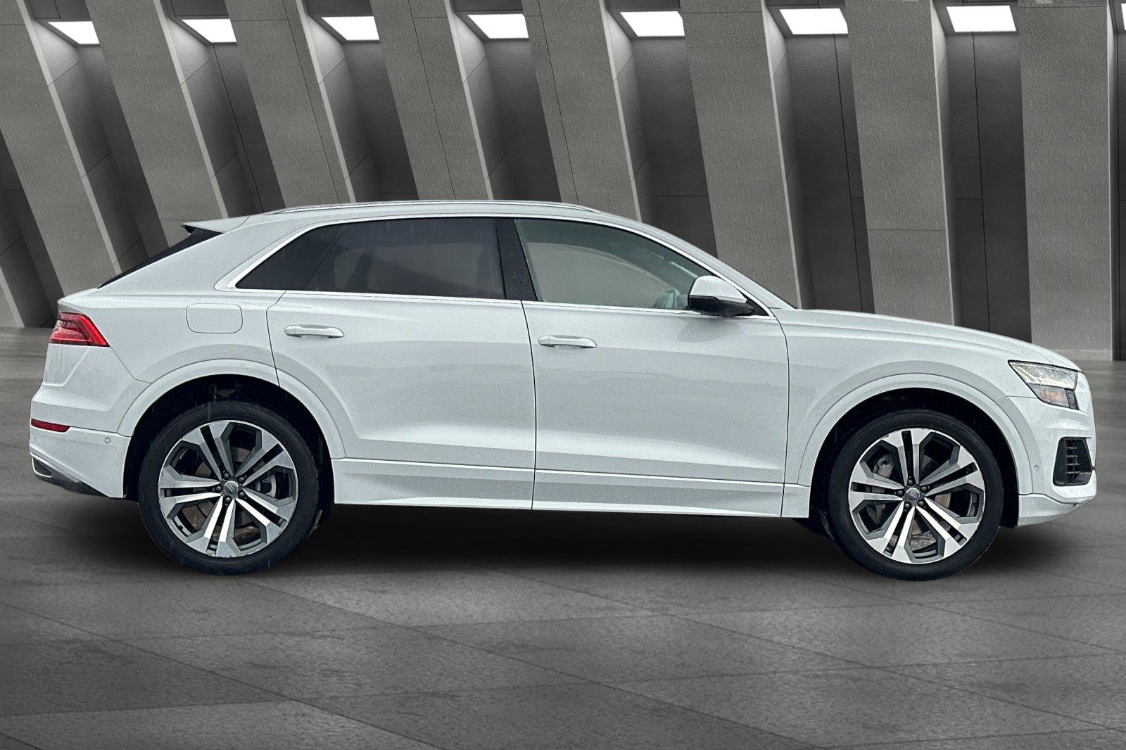 2019 Audi Q8 55 Premium photo 3