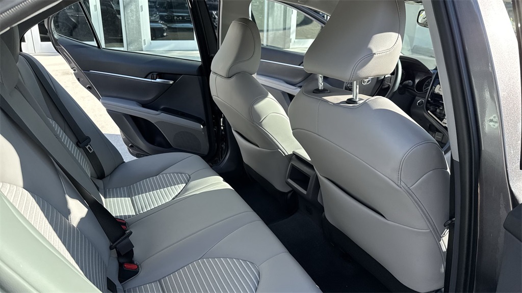 2023 Toyota Camry SE photo 32