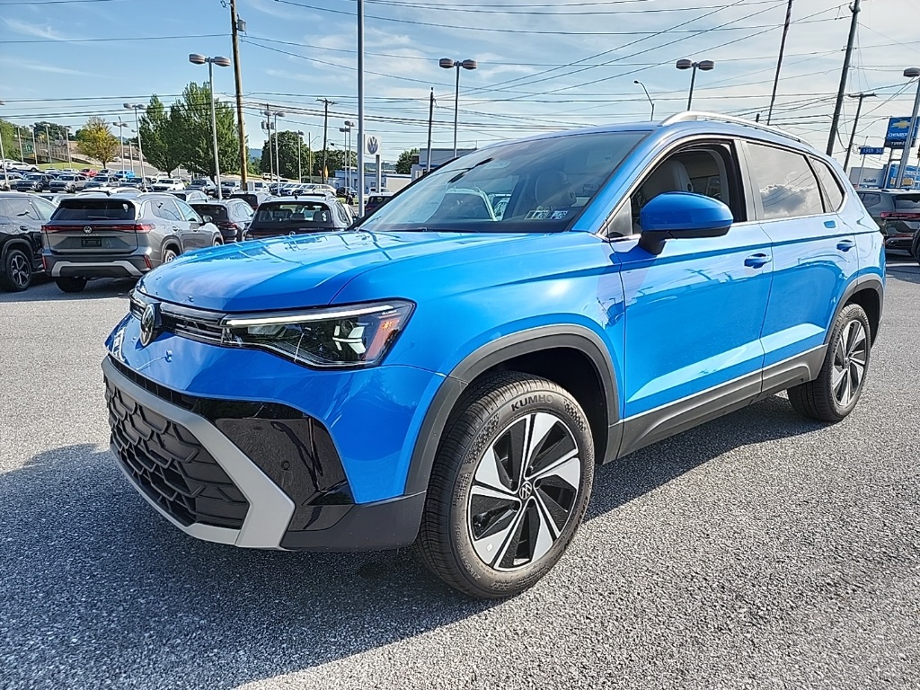 2025 Volkswagen Taos SE's photo