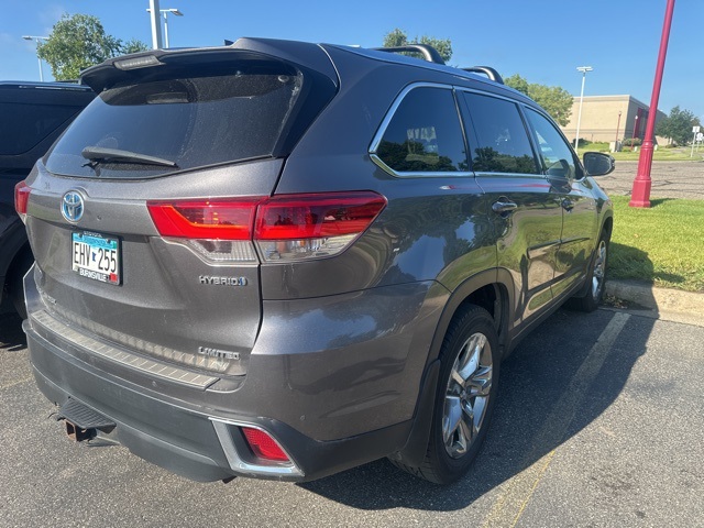 Used 2019 Toyota Highlander Limited Platinum with VIN 5TDDGRFH8KS072210 for sale in Apple Valley, Minnesota