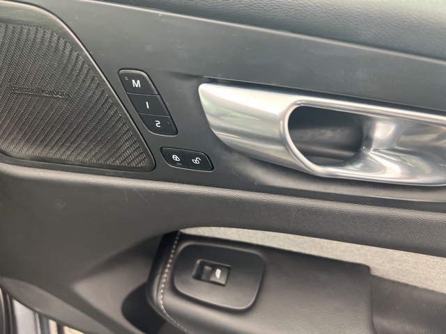 2021 Volvo XC60 Recharge Hybrid T8 Inscription photo 23