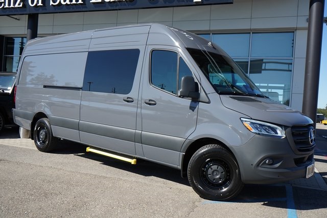 2026 Mercedes-Benz Sprinter Crew Van Base's photo