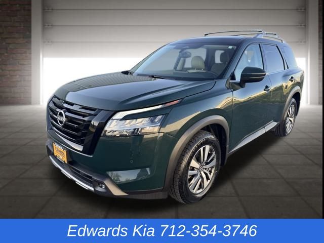 2022 Nissan Pathfinder SL's photo