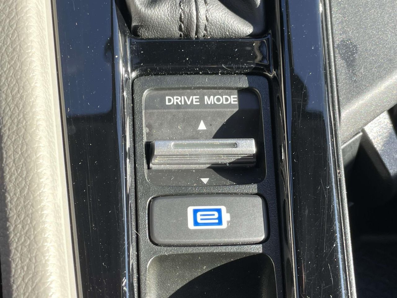 2023 Toyota RAV4 Hybrid photo 25