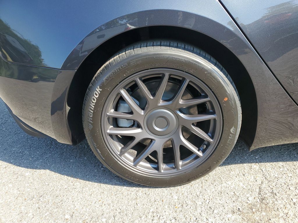 2025 Tesla Model 3 Long Range photo 5
