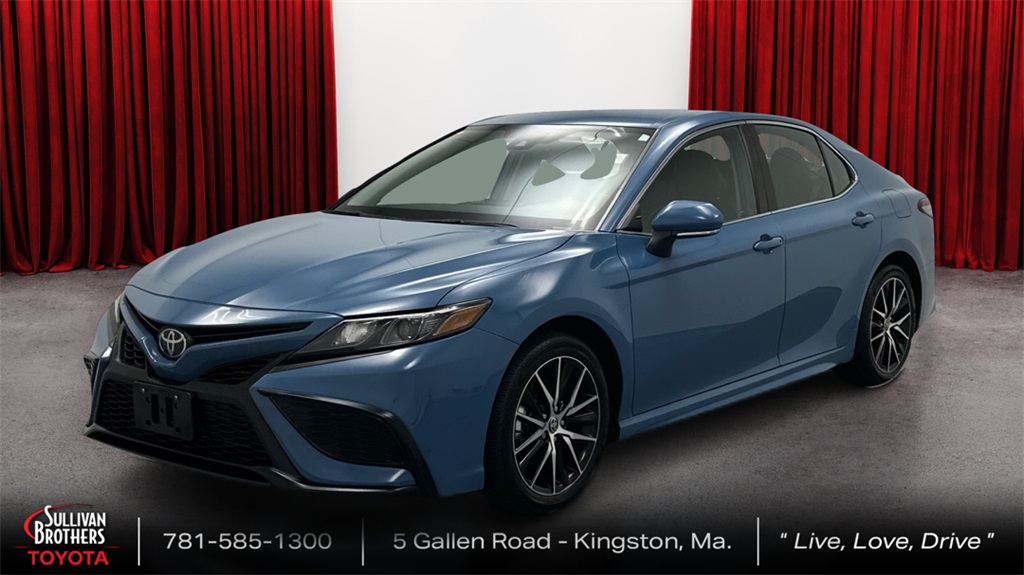 2024 Toyota Camry SE's photo