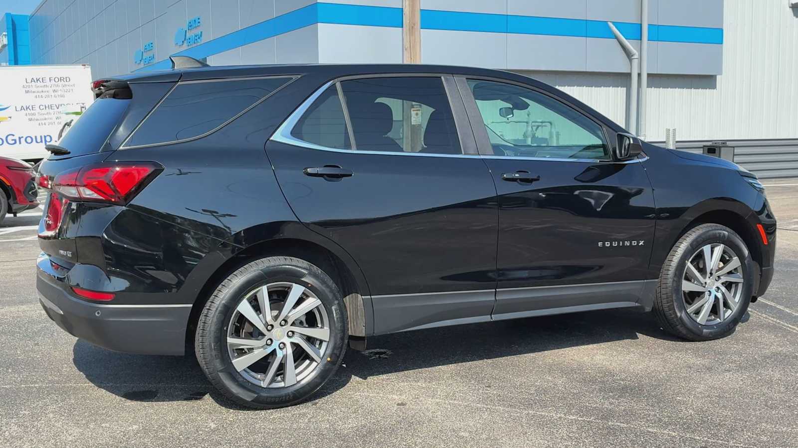 2023 Chevrolet Equinox LT photo 2