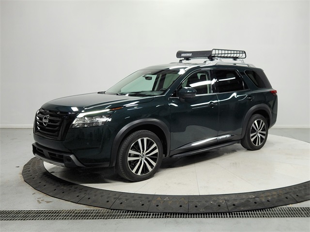 2024 Nissan Pathfinder Platinum photo 3