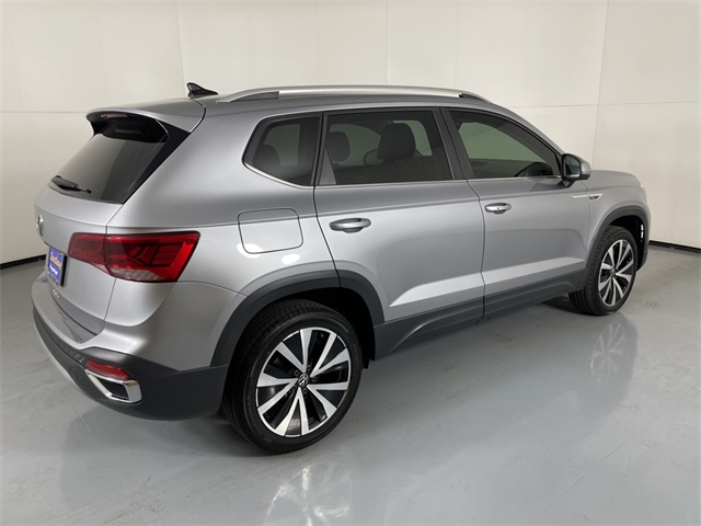 2024 Volkswagen Taos SE photo 7
