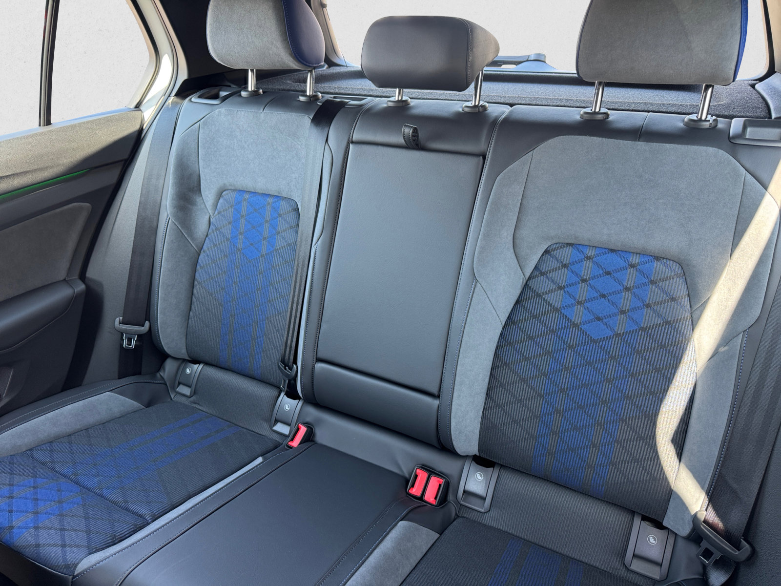 2025 Volkswagen Golf R 2.0 TSI photo 13