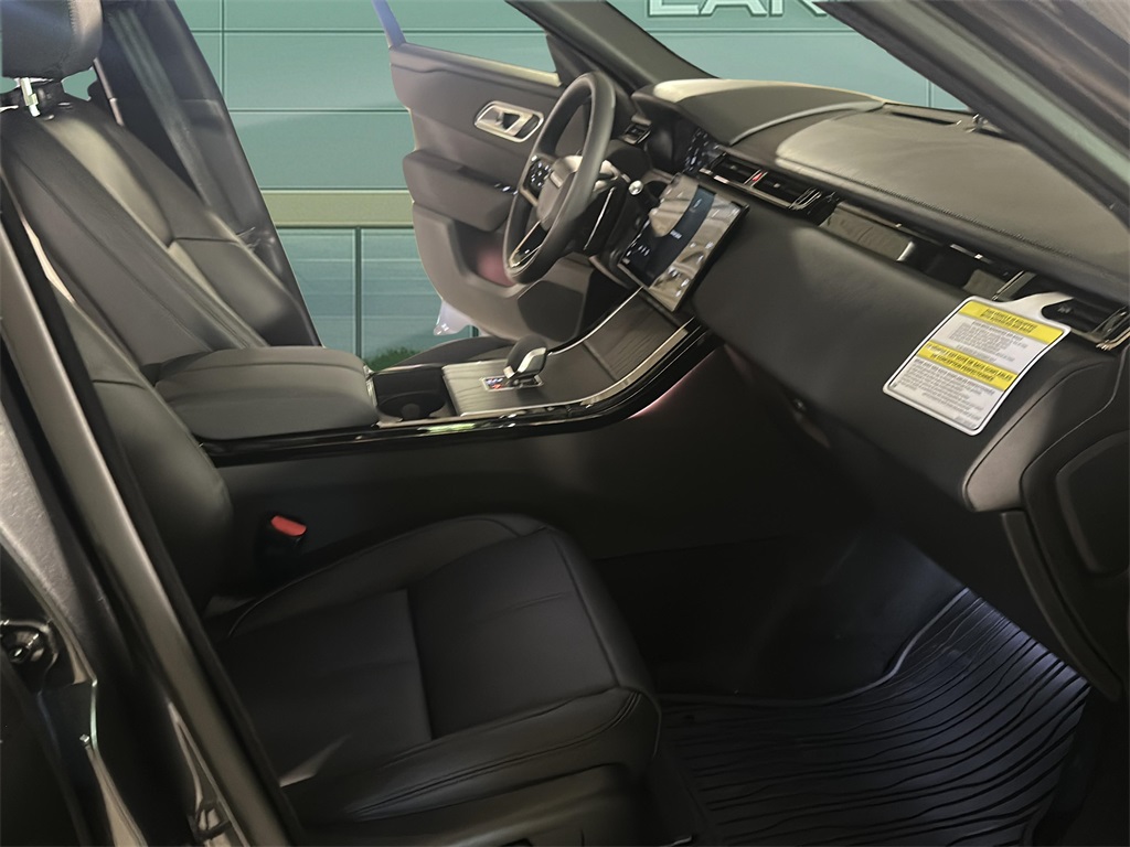 2026 Land Rover Range Rover Velar SE photo 18